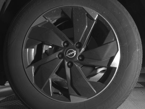 Used 2025 Nissan Rogue SV image 12