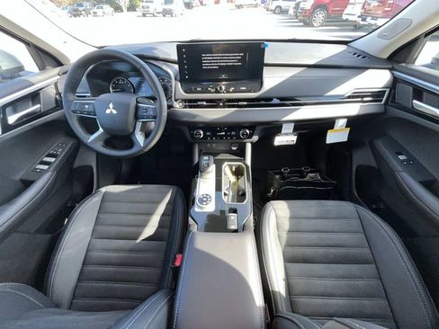New 2026 Mitsubishi Outlander SE AWD/4WD image 17