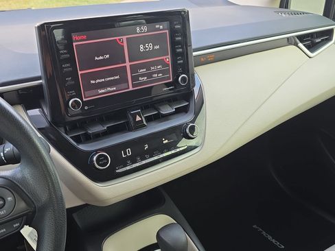 Used 2022 Toyota Corolla LE FWD image 17