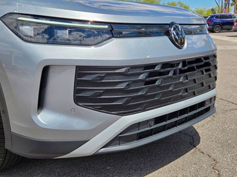 Used 2025 Volkswagen Tiguan S FWD image 2
