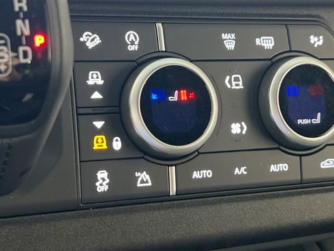 Used 2025 Land Rover Defender 110 X-Dynamic SE image 20