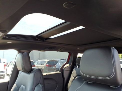 New 2027 Chrysler Pacifica Select AWD/4WD image 16