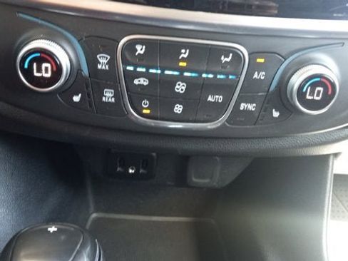 Used 2019 Chevrolet Traverse LT AWD/4WD image 17