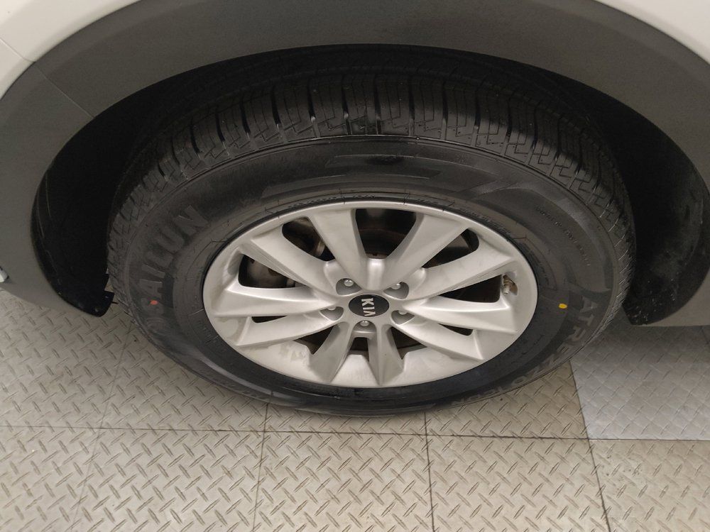 Used 2020 Kia Sorento L FWD image 31