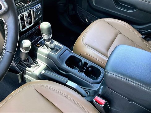 Used 2021 Jeep Wrangler Unlimited Sahara w/ Cold Weather Group AWD/4WD image 17