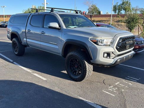 Used 2019 Toyota Tacoma TRD Off-Road w/ TRD Premium Off Road Package AWD/4WD image 2