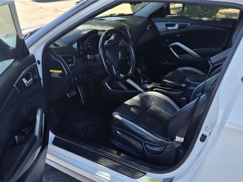 Used 2015 Hyundai Veloster Turbo FWD image 11