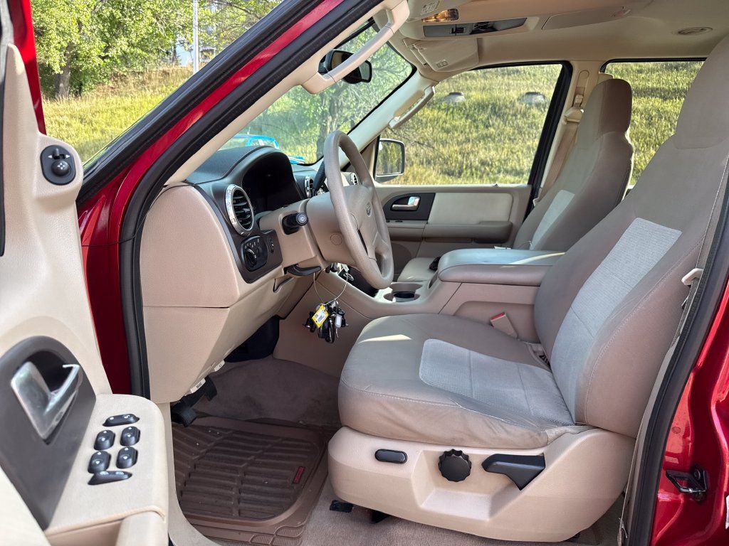 Used 2004 Ford Expedition XLT AWD/4WD image 10