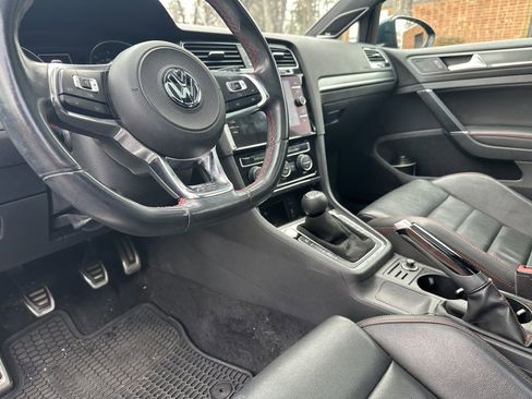 Used 2018 Volkswagen Golf S image 16