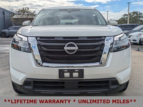 Used 2022 Nissan Pathfinder SV image 3