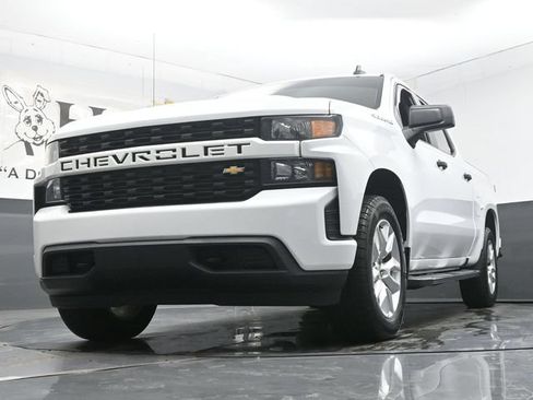 Used 2020 Chevrolet Silverado 1500 Custom w/ Custom Value Package AWD/4WD image 4