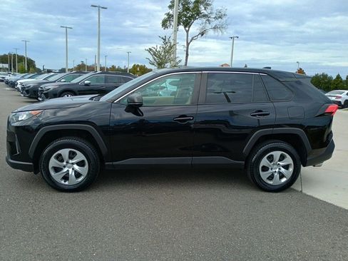 Used 2022 Toyota RAV4 LE image 8