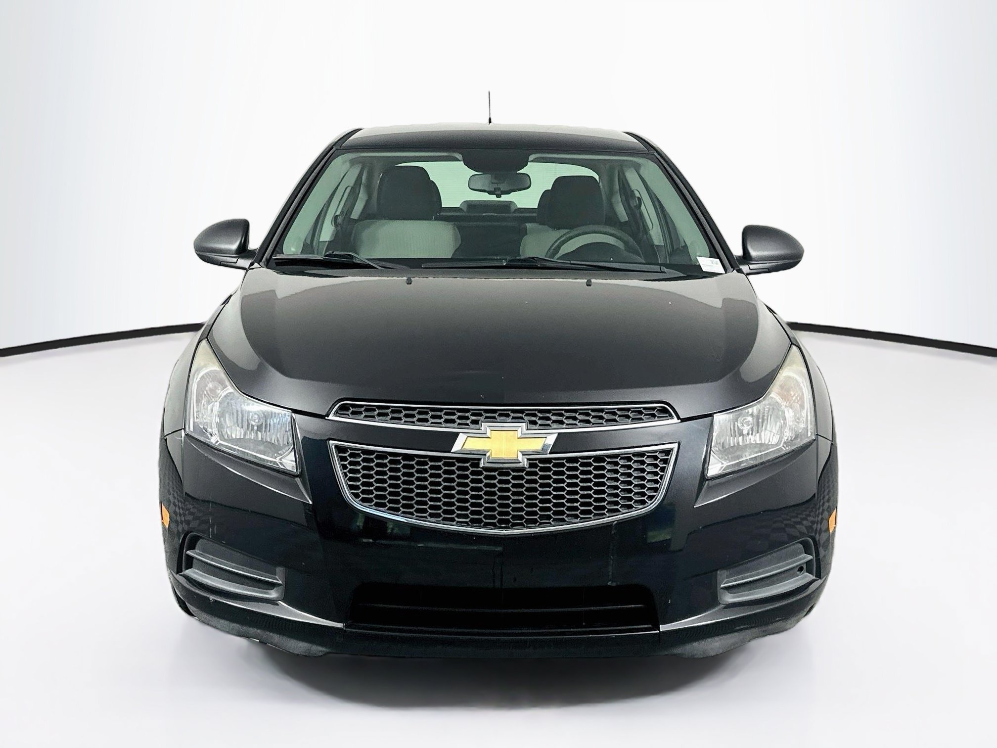 Used 2014 Chevrolet Cruze LS FWD image 2