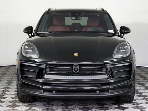 Certified 2025 Porsche Macan image 8