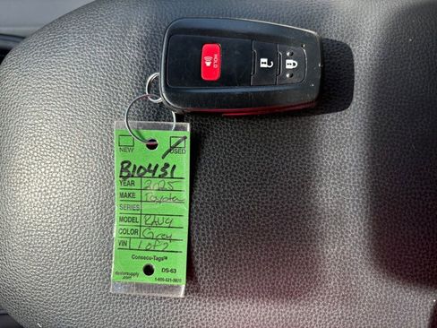 Certified 2025 Toyota RAV4 XLE AWD/4WD image 28