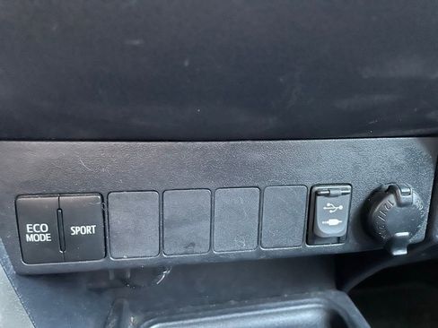 Used 2013 Toyota RAV4 XLE image 16