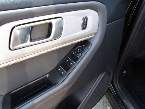 Used 2025 Ford Explorer Active w/ Active Comfort Package AWD/4WD image 21