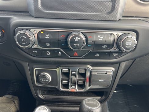 Certified 2021 Jeep Gladiator Sport image 32