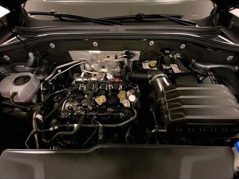 Used 2025 Volkswagen Atlas Cross Sport SE image 10