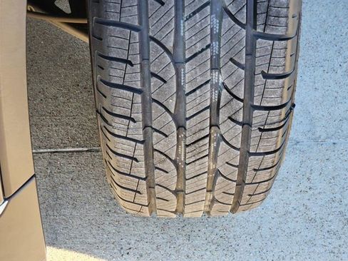 Used 2020 Chevrolet Traverse LT image 18