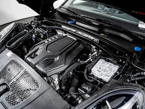 Certified 2024 Porsche Macan w/ Premium Plus Package AWD/4WD image 13