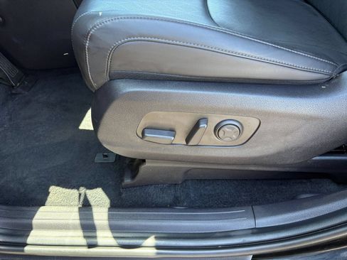 Used 2026 Kia Carnival FWD image 23