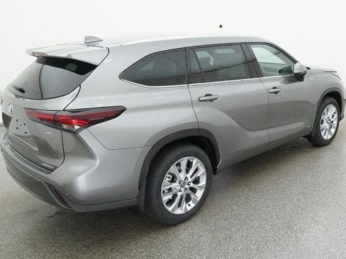 New 2026 Toyota Highlander Limited image 9
