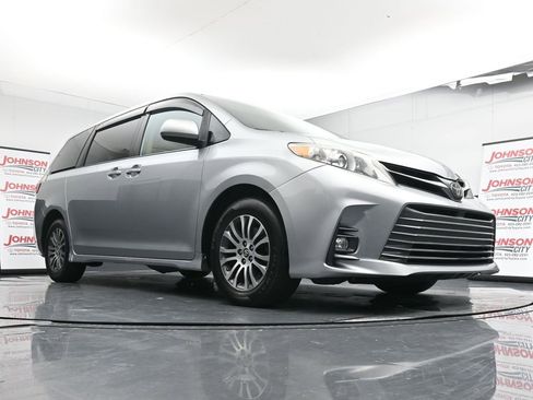 Used 2019 Toyota Sienna XLE w/ XLE Navigation Package image 36