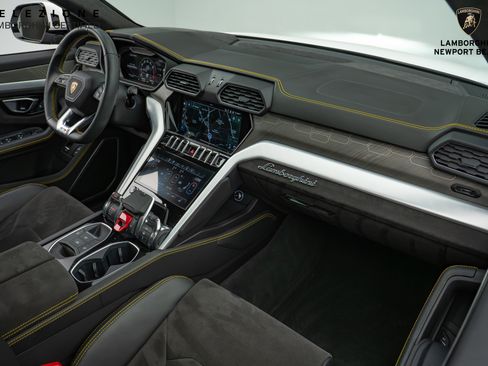 Used 2022 Lamborghini Urus image 20