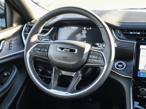 New 2025 Jeep Grand Cherokee Limited image 16