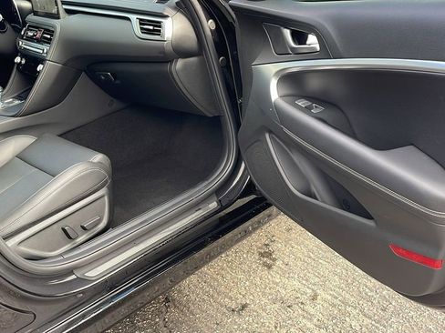 Used 2025 Genesis G70 2.5T image 32