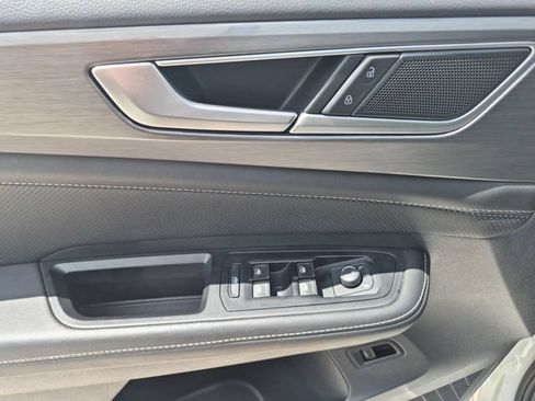 Used 2025 Volkswagen Atlas Cross Sport SE FWD image 13