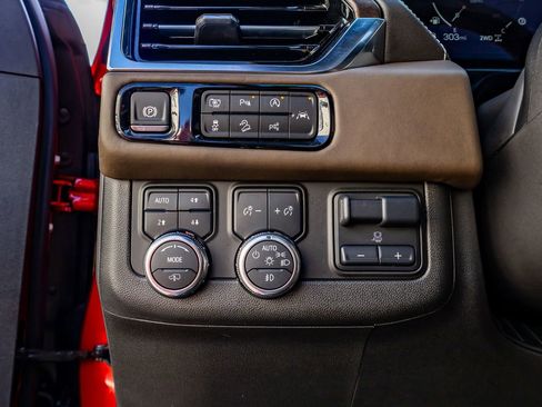 Used 2025 GMC Yukon Denali Ultimate image 22