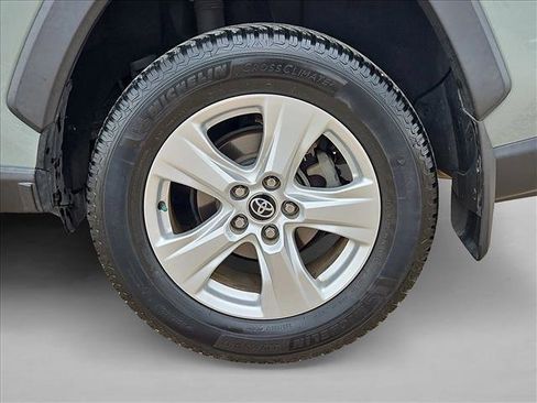 Used 2020 Toyota RAV4 XLE w/ Convenience Package image 24