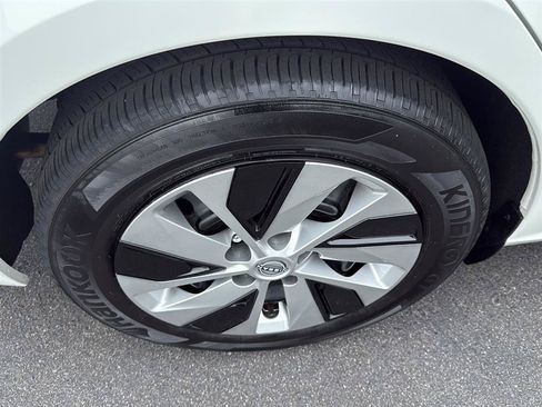 Used 2025 Nissan Altima 2.5 S FWD image 15
