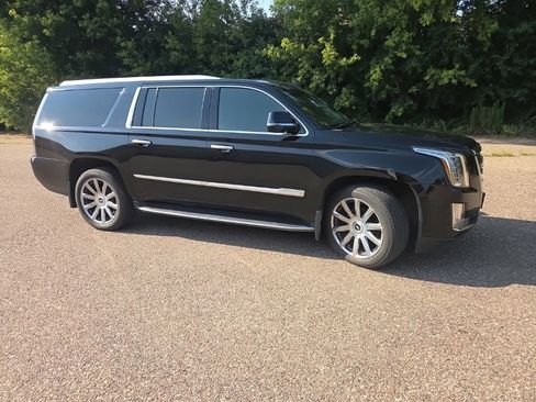 Used 2019 Cadillac Escalade ESV Luxury AWD/4WD image 28
