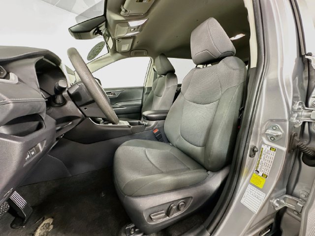 Used 2025 Toyota RAV4 XLE AWD/4WD image 16