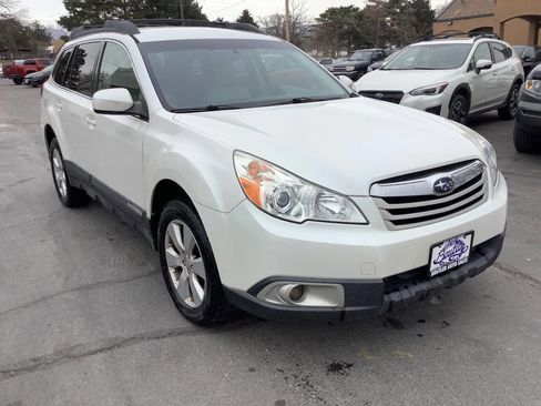 Used 2010 Subaru Outback 2.5i Premium image 6