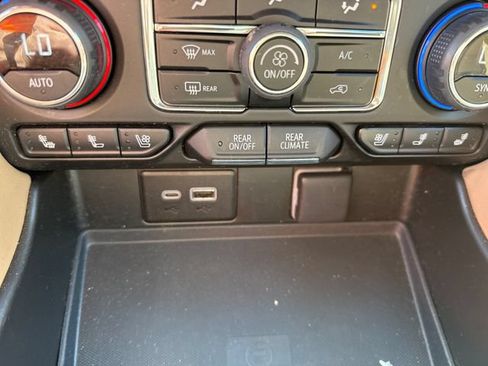 Used 2024 Chevrolet Suburban Premier AWD/4WD image 37