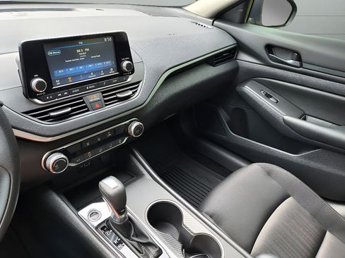 Used 2024 Nissan Altima 2.5 S image 17