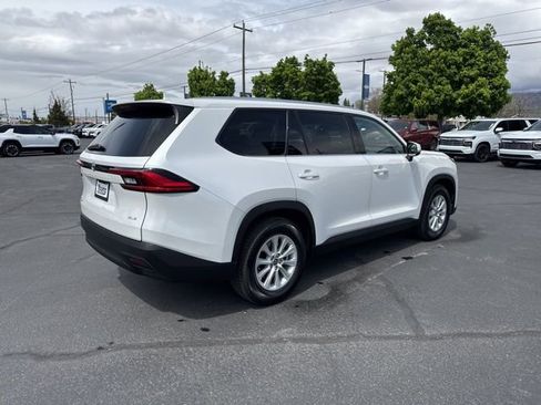 Used 2024 Toyota Grand Highlander AWD image 7