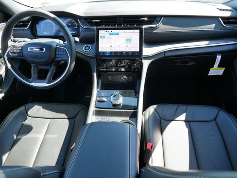 Certified 2025 Jeep Grand Cherokee L Limited w/ Luxury Tech Group II image 6