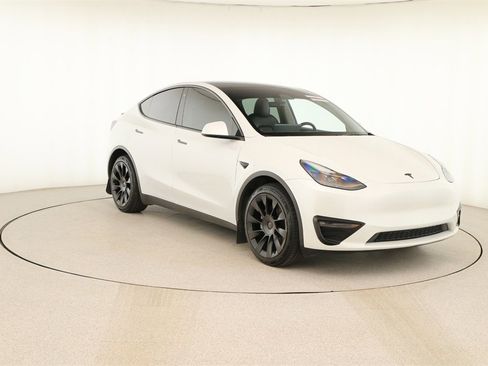 Used 2023 Tesla Model Y Long Range image 10