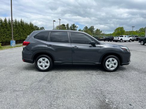 Used 2023 Subaru Forester AWD/4WD image 2