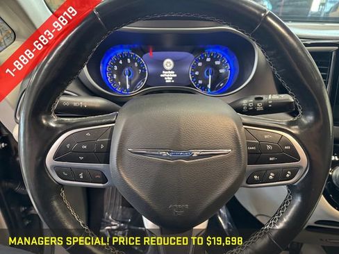 Used 2021 Chrysler Pacifica Touring-L FWD image 20