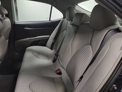Used 2020 Toyota Camry SE FWD image 27
