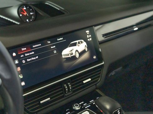 Certified 2023 Porsche Cayenne AWD/4WD image 21