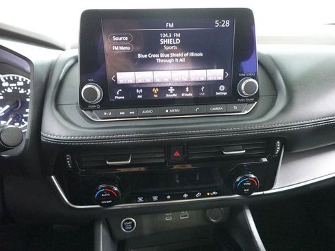 Used 2022 Nissan Rogue SV image 17