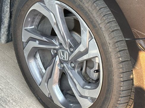 Used 2018 Honda Accord EX image 5