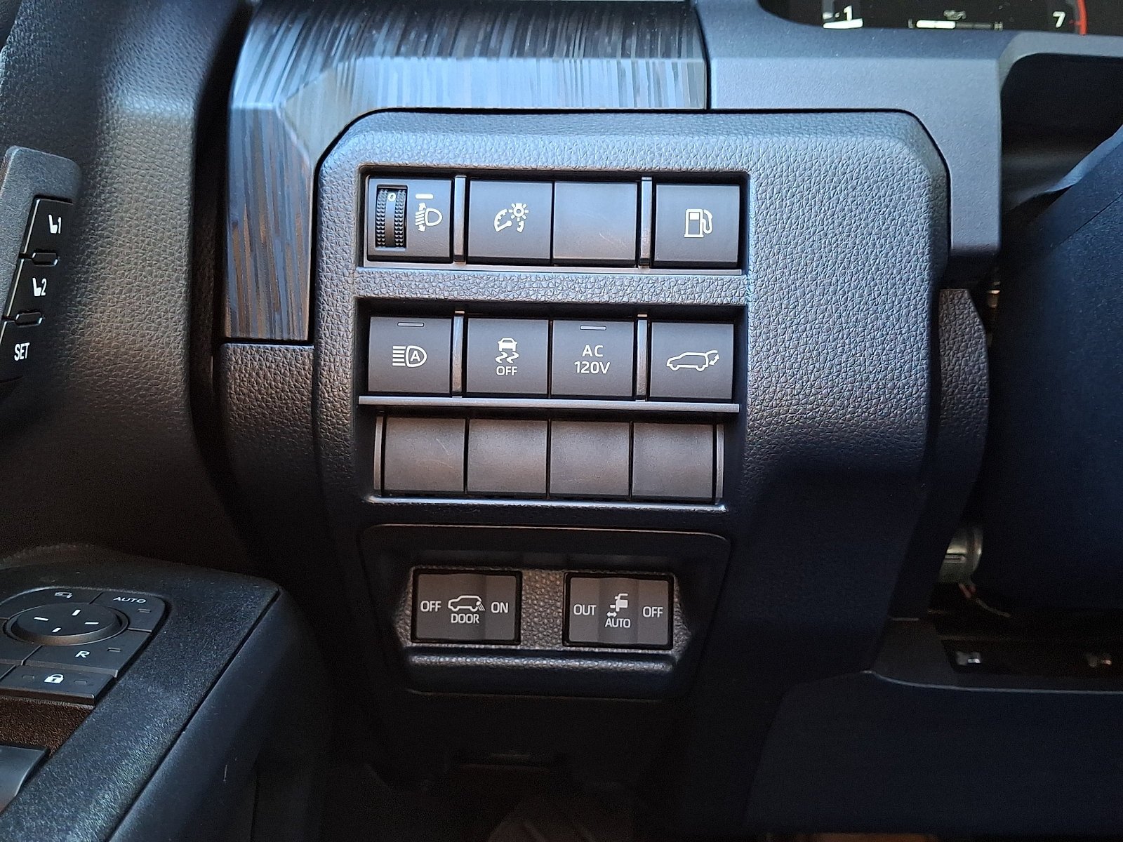 Certified 2025 Toyota 4Runner Platinum AWD/4WD image 28